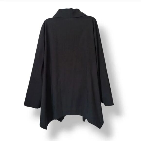 INAE Collection Handkerchief Hem Button Down Roll Tab Sleeve Tunic Top in Black - Picture 2 of 10